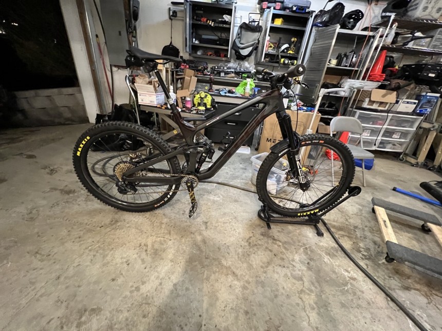 NOBL TR41 Wheelset on Trek Slash